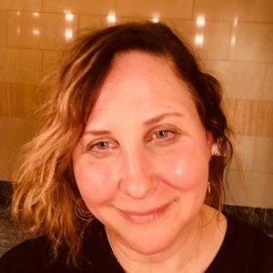 Meet your Posher, Lara